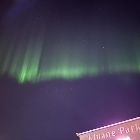 Kluane Park Inn Гейнс-Джанкшен Екстер'єр фото