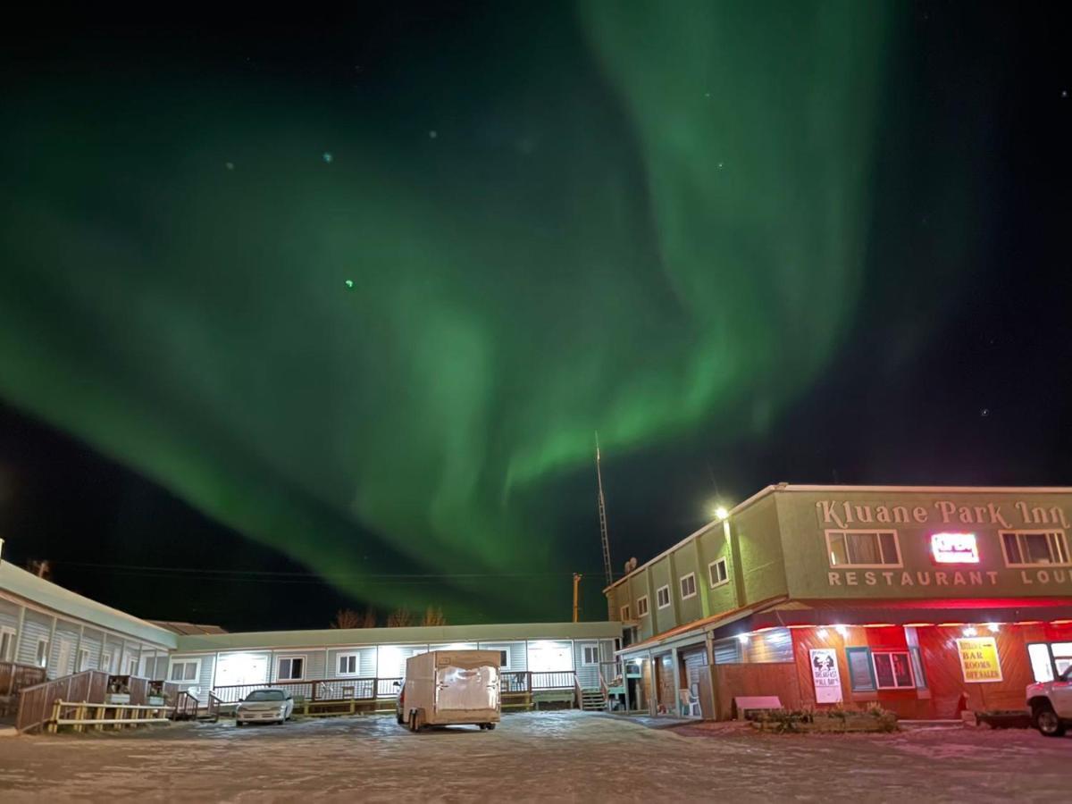Kluane Park Inn Гейнс-Джанкшен Екстер'єр фото