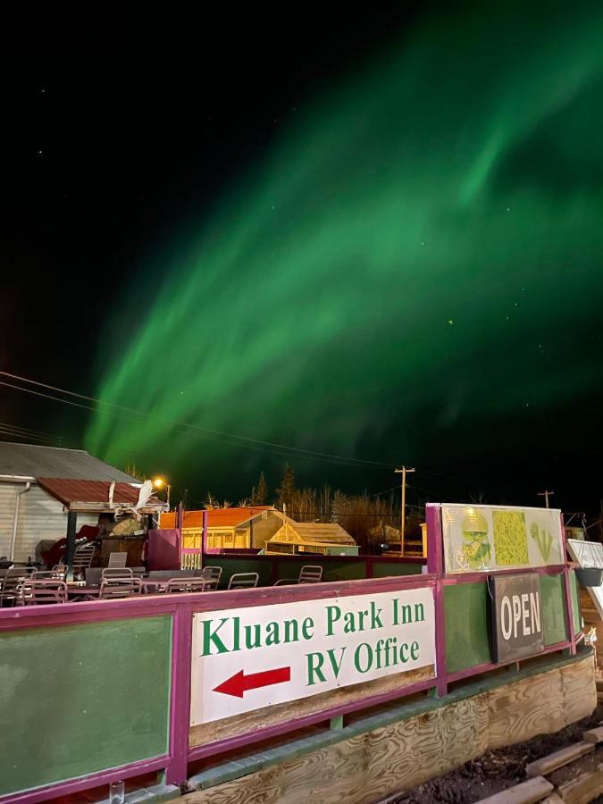Kluane Park Inn Гейнс-Джанкшен Екстер'єр фото