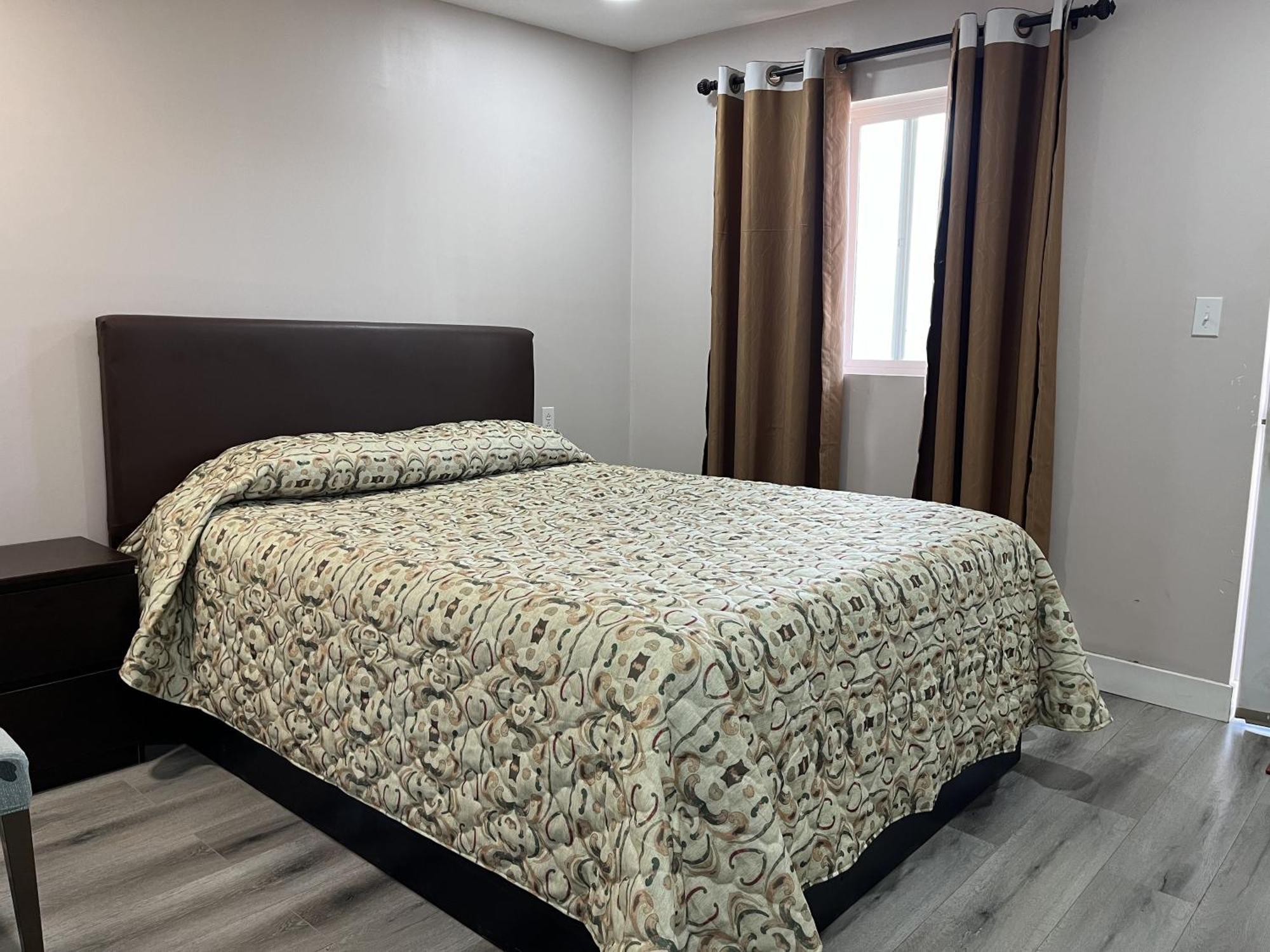 Kluane Park Inn Гейнс-Джанкшен Екстер'єр фото