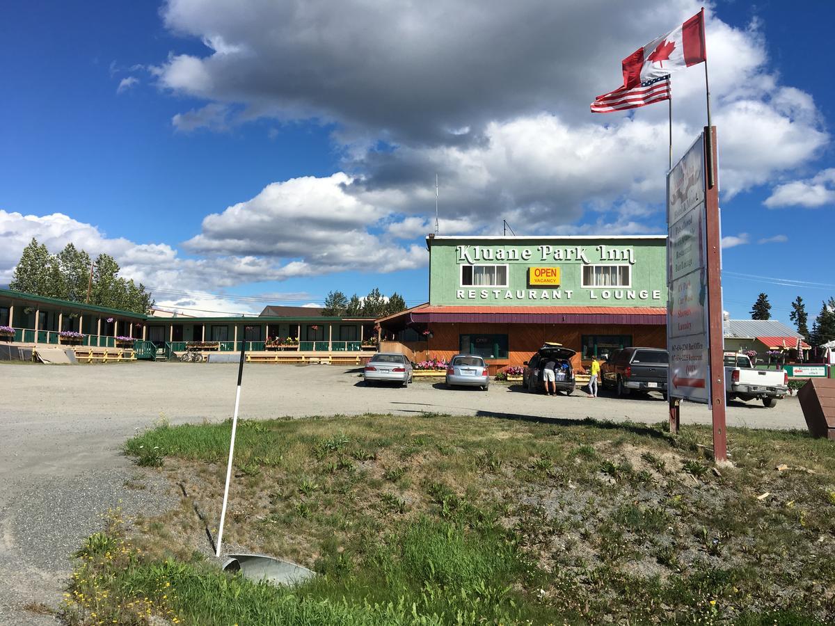 Kluane Park Inn Гейнс-Джанкшен Екстер'єр фото