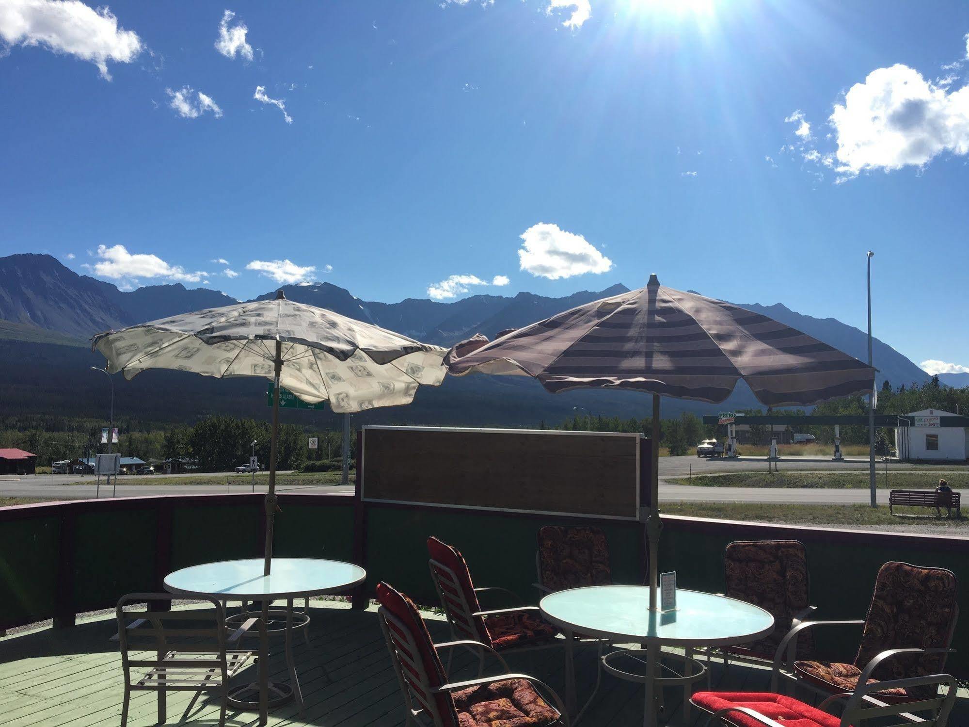 Kluane Park Inn Гейнс-Джанкшен Екстер'єр фото