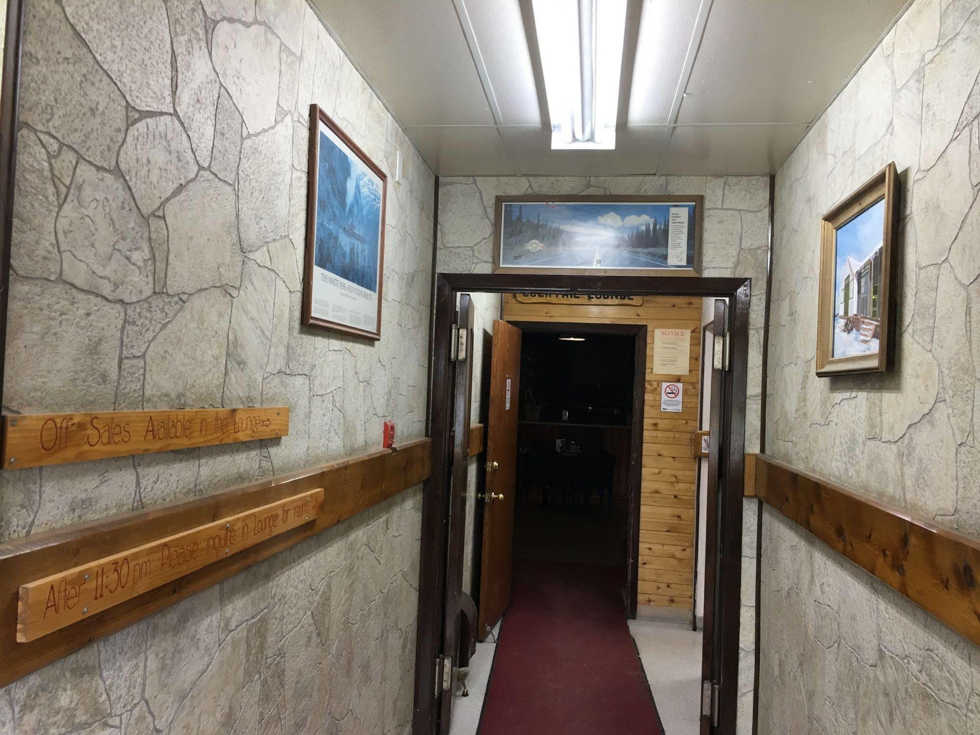 Kluane Park Inn Гейнс-Джанкшен Екстер'єр фото